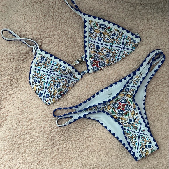 Amazon - Picture 3 of 10